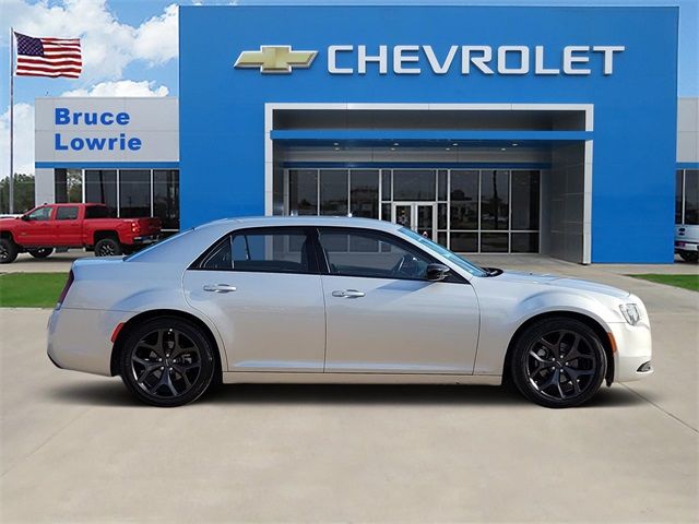 2022 Chrysler 300 Touring