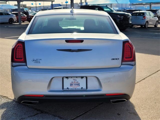 2022 Chrysler 300 Touring