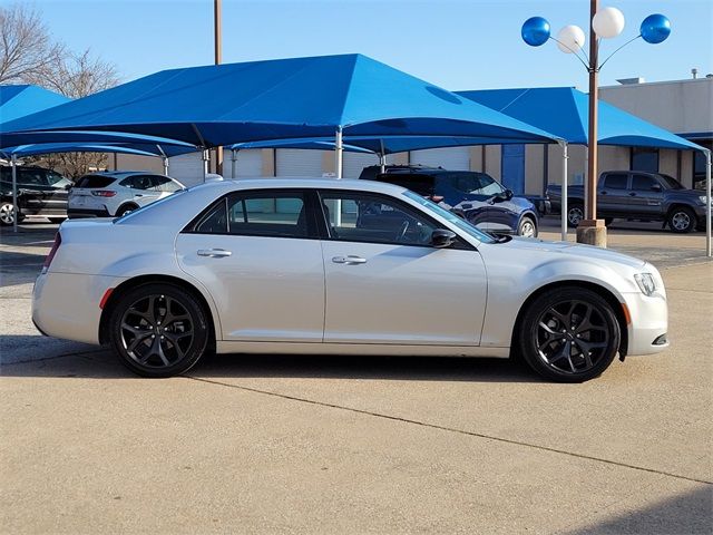 2022 Chrysler 300 Touring