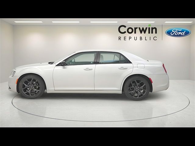 2022 Chrysler 300 Touring