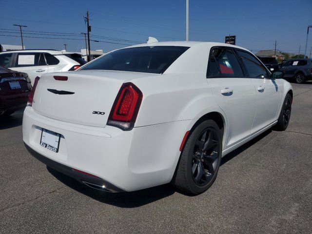 2022 Chrysler 300 Touring