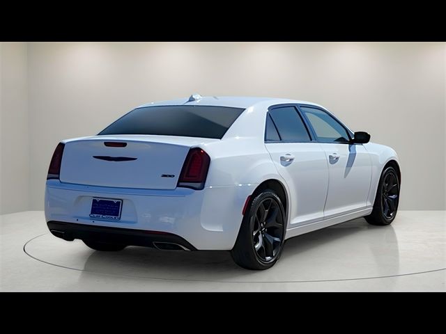 2022 Chrysler 300 Touring