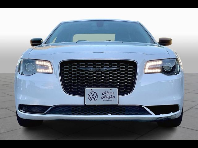 2022 Chrysler 300 Touring