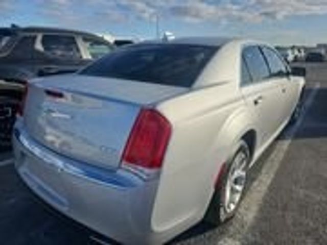 2022 Chrysler 300 Touring