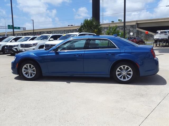 2022 Chrysler 300 Touring