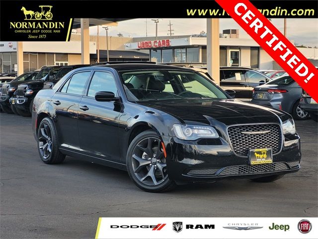 2022 Chrysler 300 Touring