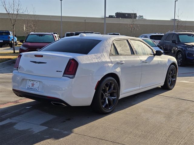 2022 Chrysler 300 Touring