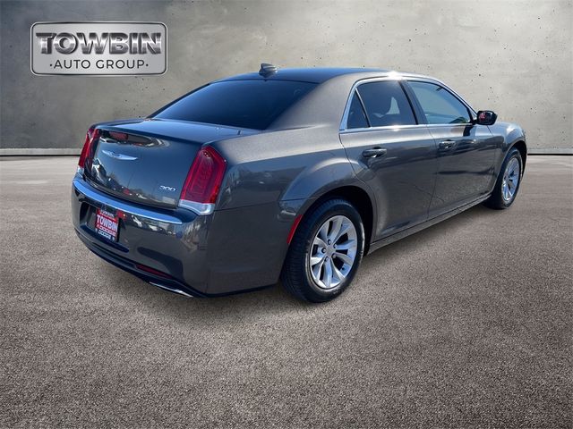 2022 Chrysler 300 Touring