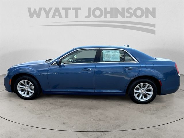 2022 Chrysler 300 Touring