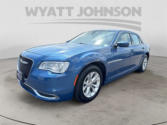 2022 Chrysler 300 Touring