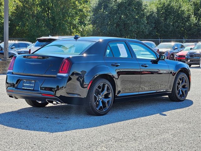 2022 Chrysler 300 Touring