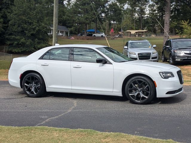 2022 Chrysler 300 Touring