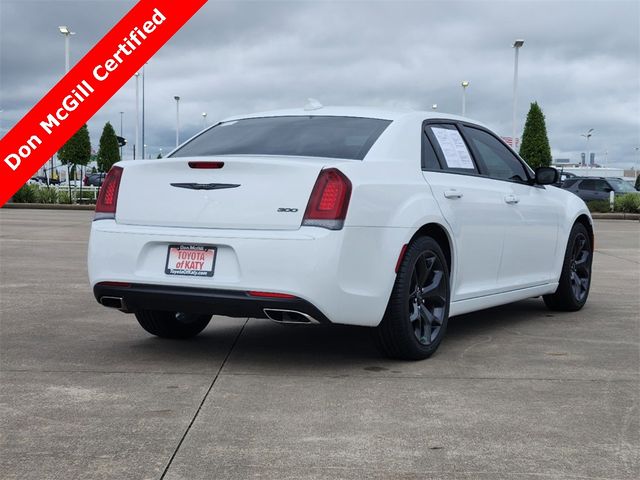 2022 Chrysler 300 Touring