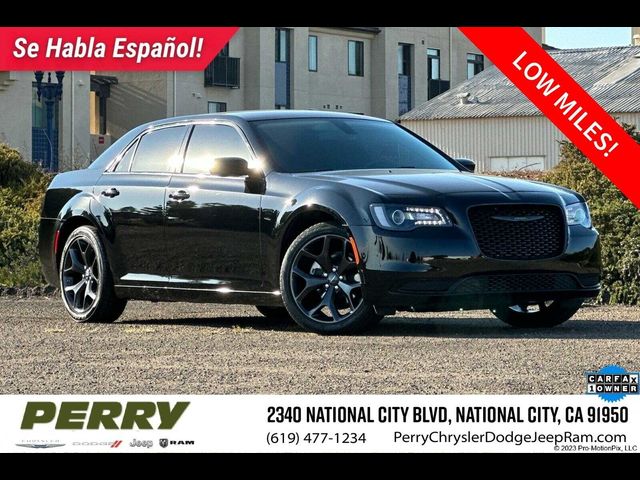 2022 Chrysler 300 Touring