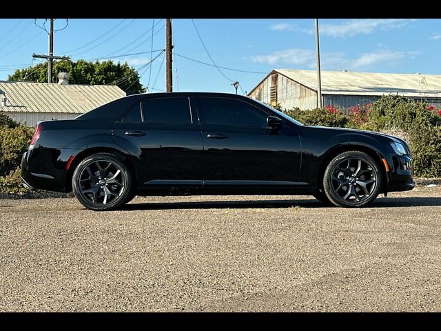 2022 Chrysler 300 Touring