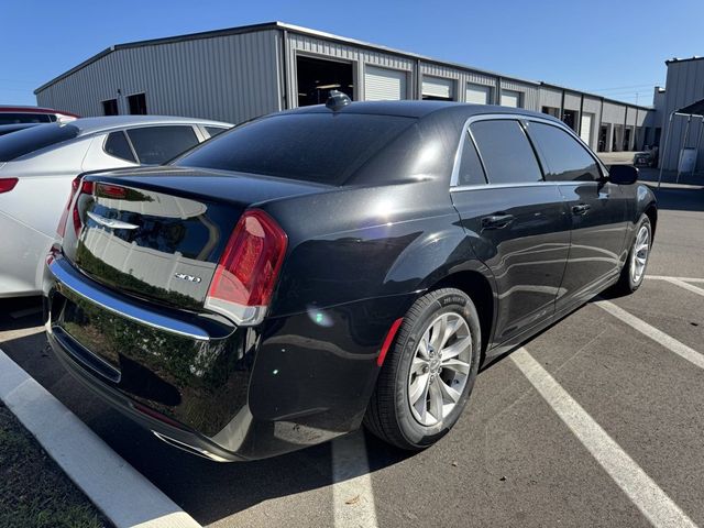 2022 Chrysler 300 Touring