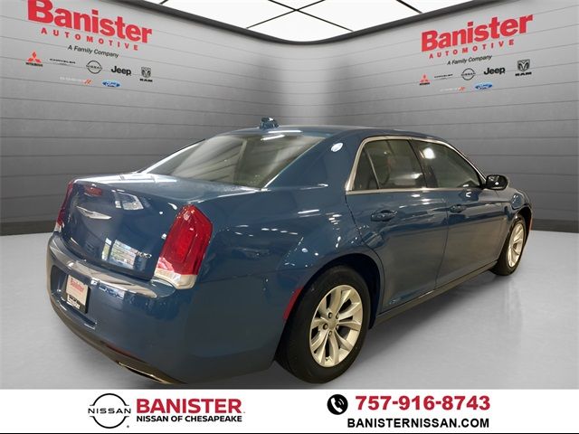 2022 Chrysler 300 Touring