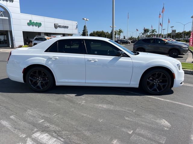 2022 Chrysler 300 Touring