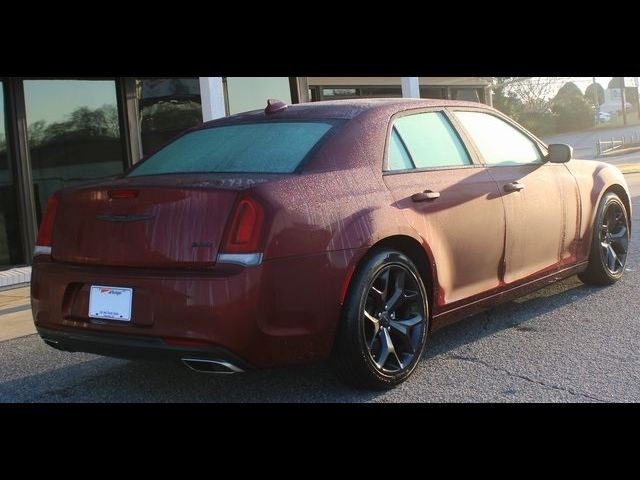 2022 Chrysler 300 Touring