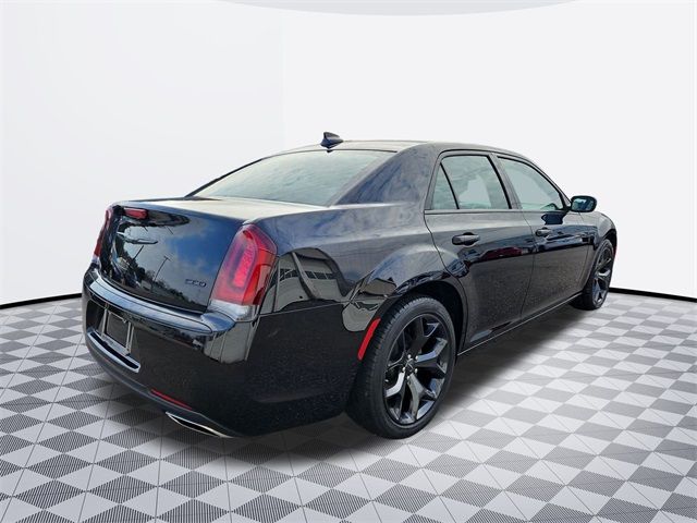 2022 Chrysler 300 Touring