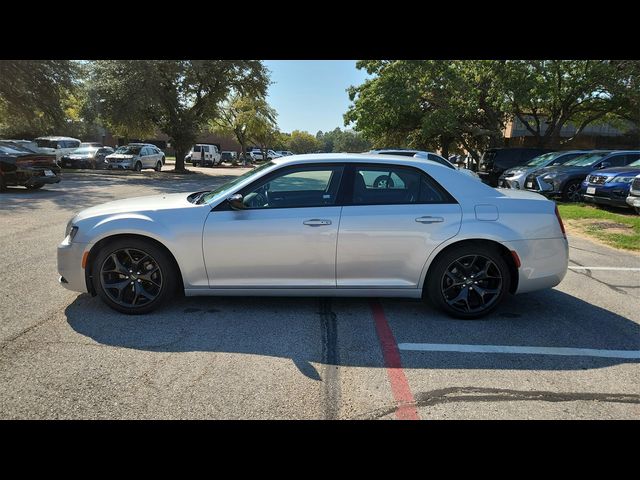 2022 Chrysler 300 Touring