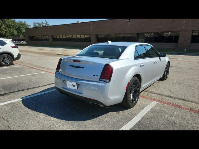 2022 Chrysler 300 Touring