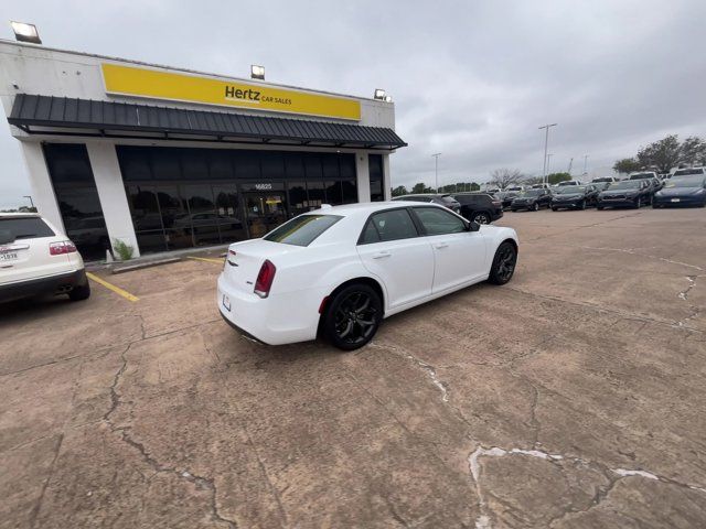 2022 Chrysler 300 Touring