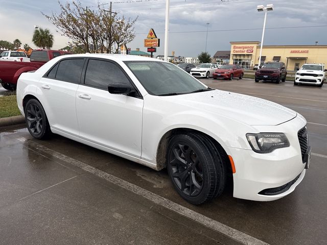 2022 Chrysler 300 Touring