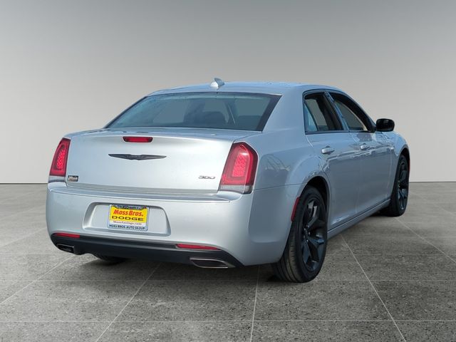 2022 Chrysler 300 Touring