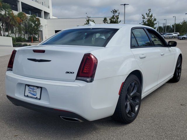 2022 Chrysler 300 Touring