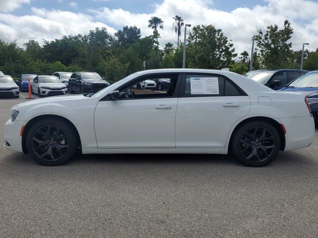 2022 Chrysler 300 Touring