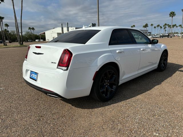 2022 Chrysler 300 Touring