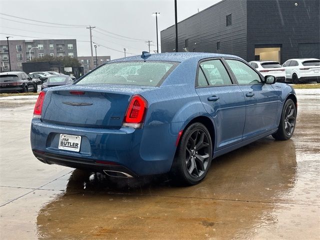 2022 Chrysler 300 Touring