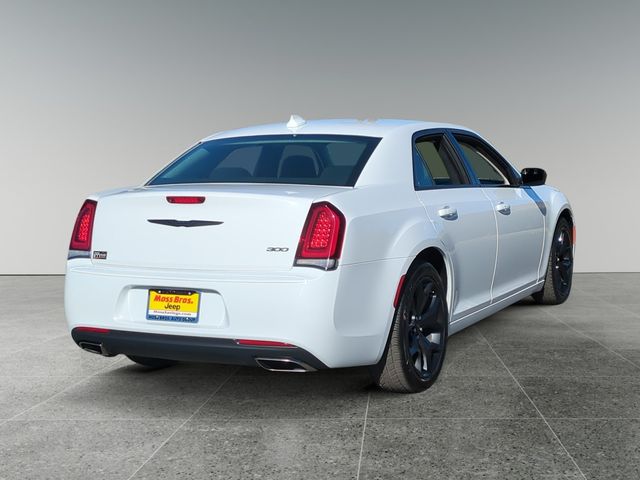 2022 Chrysler 300 Touring