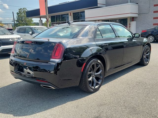 2022 Chrysler 300 Touring