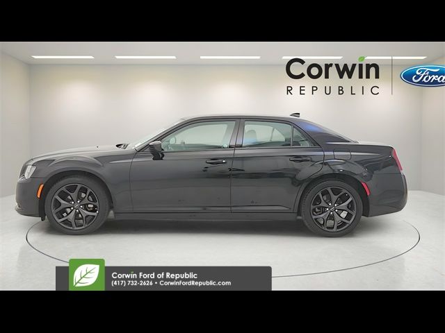 2022 Chrysler 300 Touring