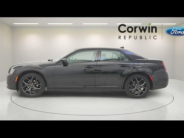 2022 Chrysler 300 Touring