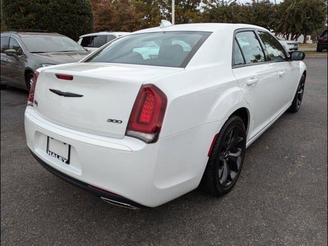 2022 Chrysler 300 Touring