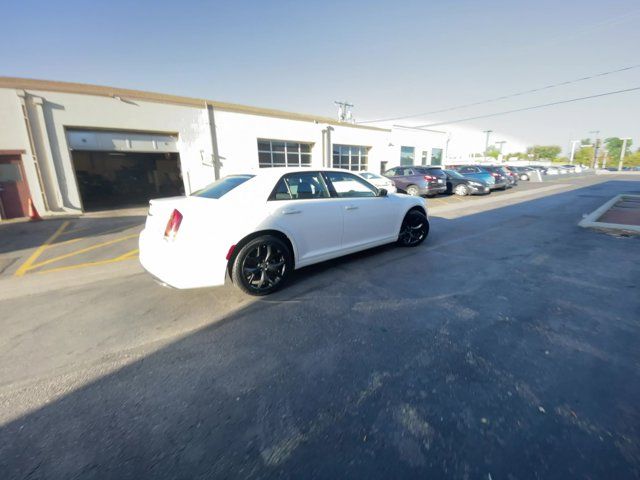 2022 Chrysler 300 Touring