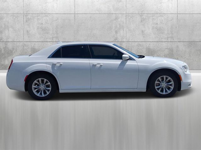 2022 Chrysler 300 Touring