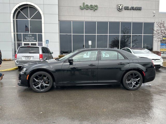 2022 Chrysler 300 300 Touring L