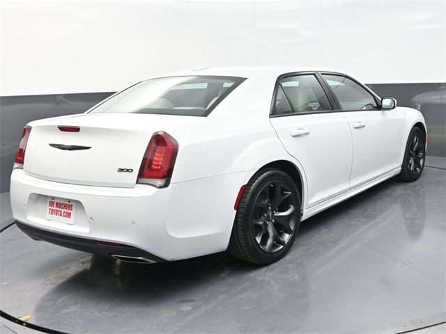 2022 Chrysler 300 Touring L