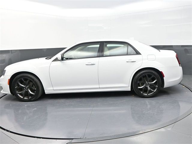 2022 Chrysler 300 Touring L