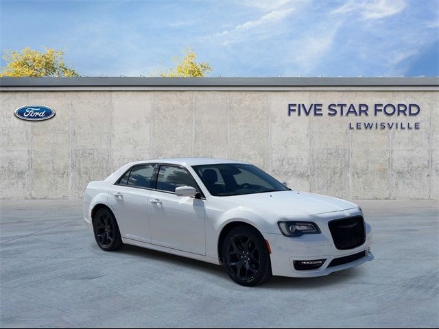 2022 Chrysler 300 Touring L