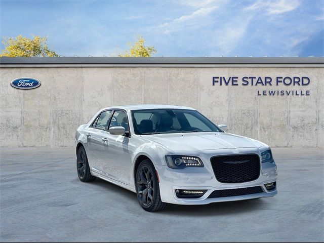 2022 Chrysler 300 Touring L