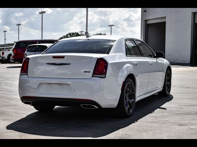 2022 Chrysler 300 Touring L