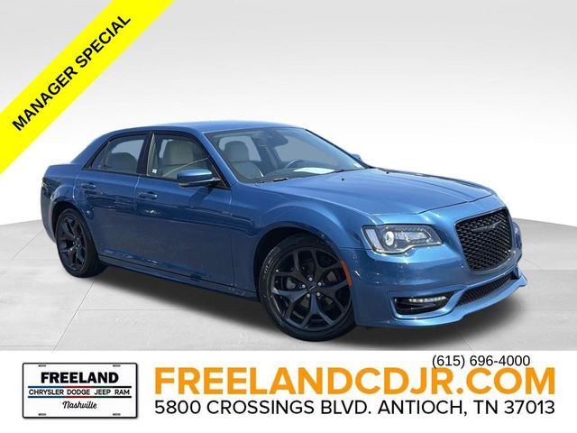 2022 Chrysler 300 Touring L