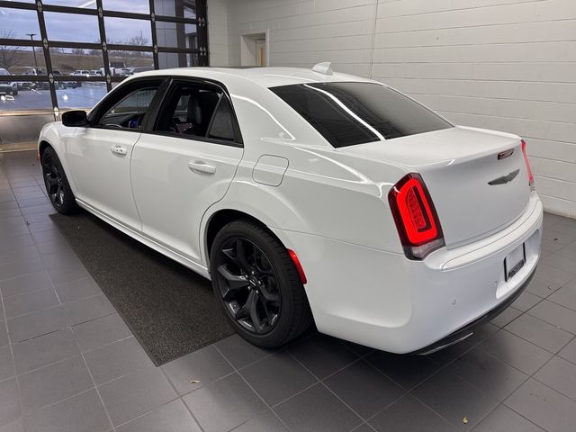 2022 Chrysler 300 Touring L