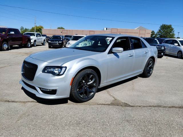 2022 Chrysler 300 Touring L