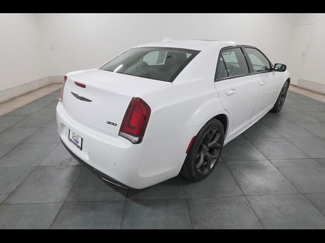 2022 Chrysler 300 Touring L